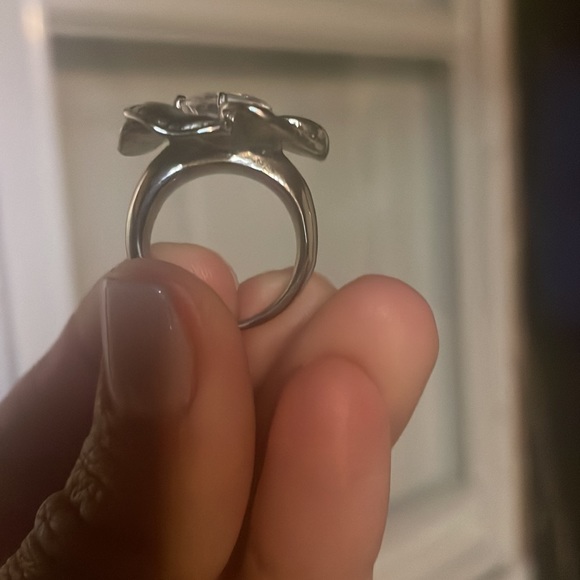 Beautiful ring - Picture 3 of 4